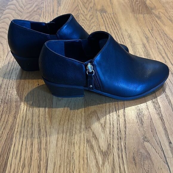 Dr. Scholl’s Black Short Booties w/ Memory Foam & Subtle Geometric Design- 7.5M - Picture 3 of 15